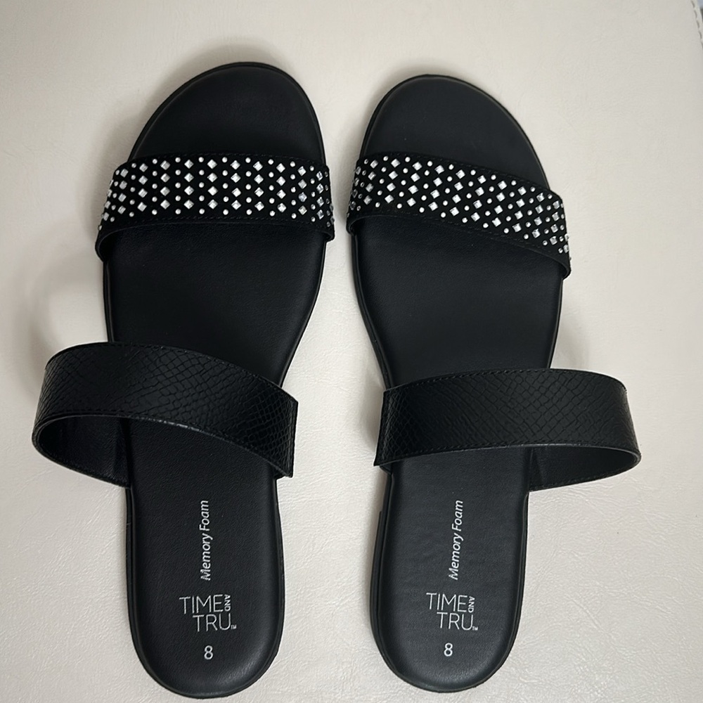 NWOT Time and Tru Sandals